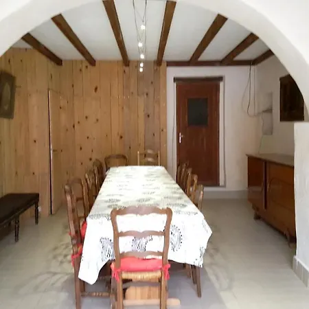 Maison Familiale Avec Piscine Partagee A *